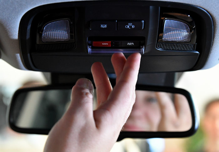 Демонстрация работы тревожной кнопки системы "ЭРА-ГЛОНАСС"