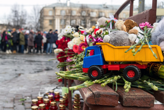 МЧС подтвердило гибель 64 человек в торговом центре в Кемерове