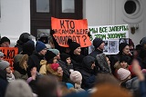 Сотни жителей Кемерова собрались у здания областной администрации