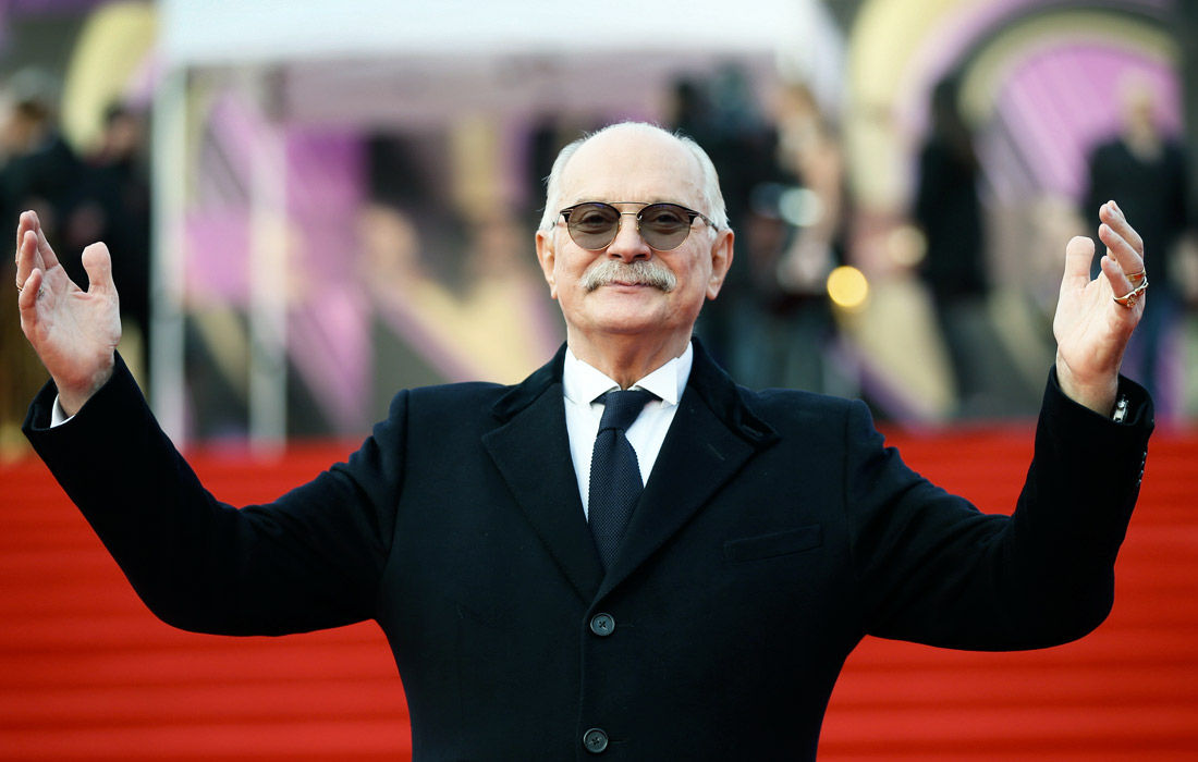 Торжественное открытие 40-го Московского международного кинофестиваля состоялось в концертном зале "Россия". Фильмом церемонии открытия стала итальянская картина "Неаполь под пеленой". В конкурсную программу ММКФ вошли почти 20 фильмов из России, Норвегии, Португалии, Канады, Аргентины, Новой Зеландии, Италии, США и других стран. На фото: президент ММКФ, председатель Союза кинематографистов России, режиссер Никита Михалков.