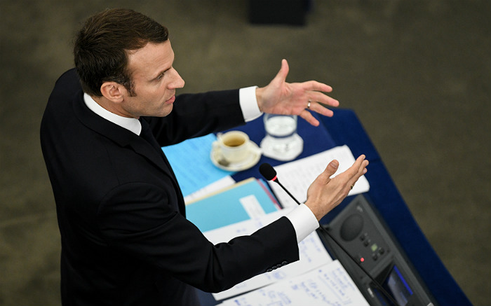 Макрон предостерег от проявления слабости при работе с Путиным