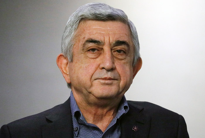 Премьер Армении ушел в отставку после массовых протестов