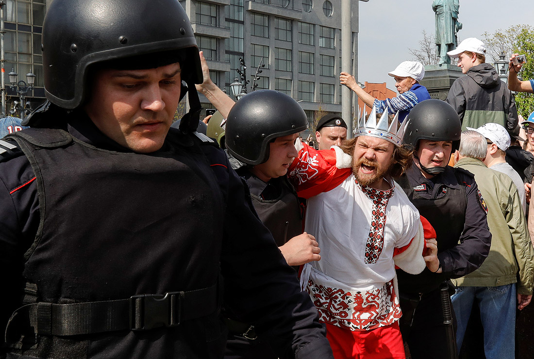 Задержание участников акции на Пушкинской площади