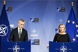 НАТО и ЕС призвали Россию признать свою роль в крушении самолета MH17