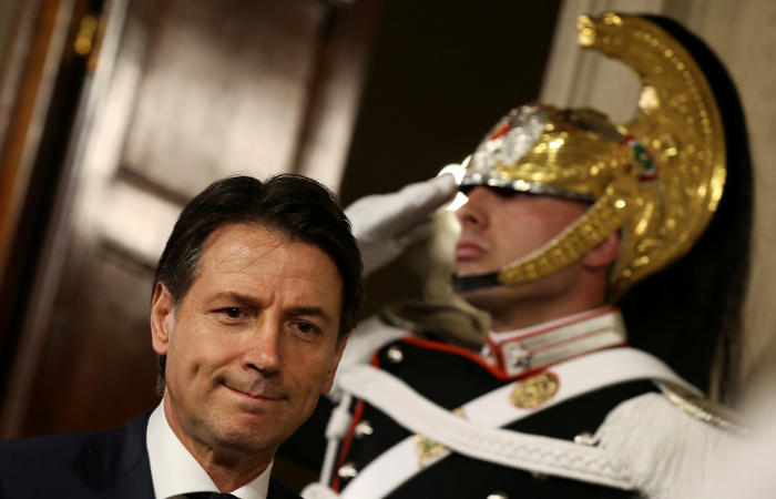 Исполняющий обязанности премьера Италии не смог сформировать правительство