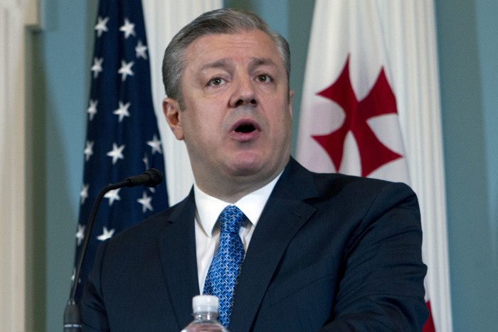 Участники акции протеста в Тбилиси намерены встретиться с премьером