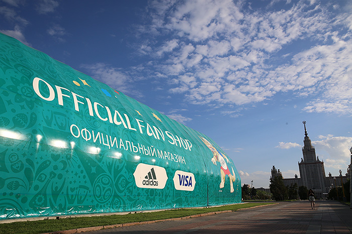 Прокуратура прекратила дело против студента МГУ за надпись на баннере ЧМ-2018