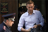 Навальному продлили на год испытательный срок по делу "Кировлеса"