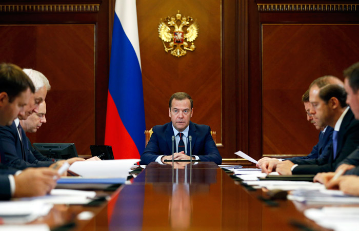 Медведев предложил продлить контрсанкции в отношении западных стран