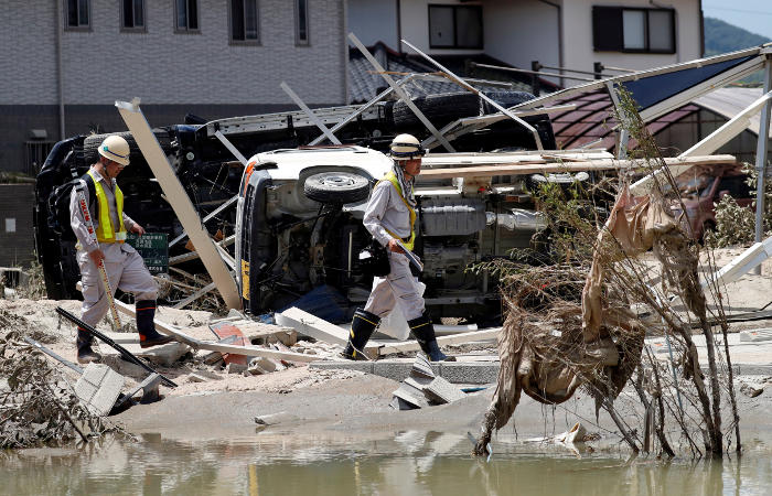 Число жертв наводнения в Японии превысило 120 человек