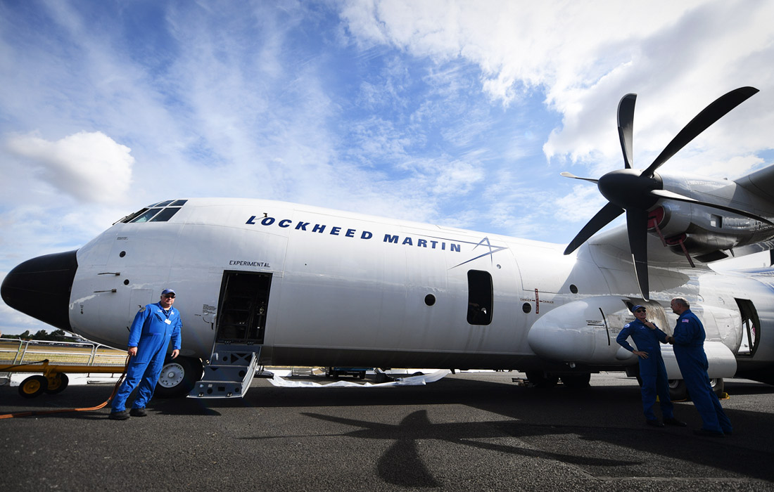      ""      - .  :    LM-100J  Lockheed Martin.