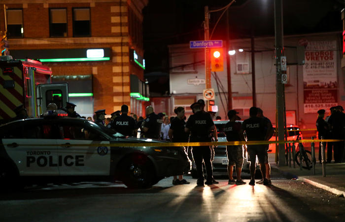 Не менее девяти человек пострадали при стрельбе в канадском Торонто