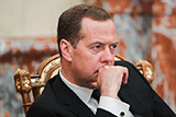 Отсутствие Медведева на публике объяснили полученной им спортивной травмой
