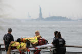 Более трех тысяч человек эвакуировали с острова Свободы в Нью-Йорке