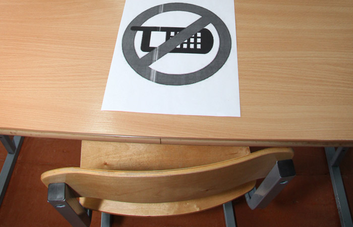 Министр просвещения РФ одобрила идею запрещать смартфоны в школах