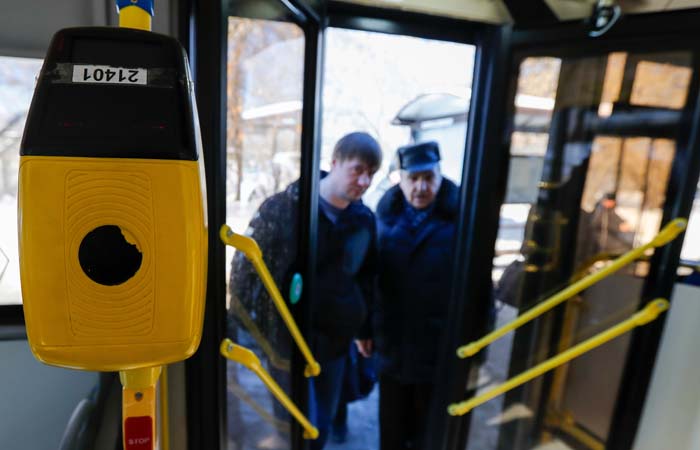 Во всем наземном транспорте Москвы с 1 сентября отключат турникеты