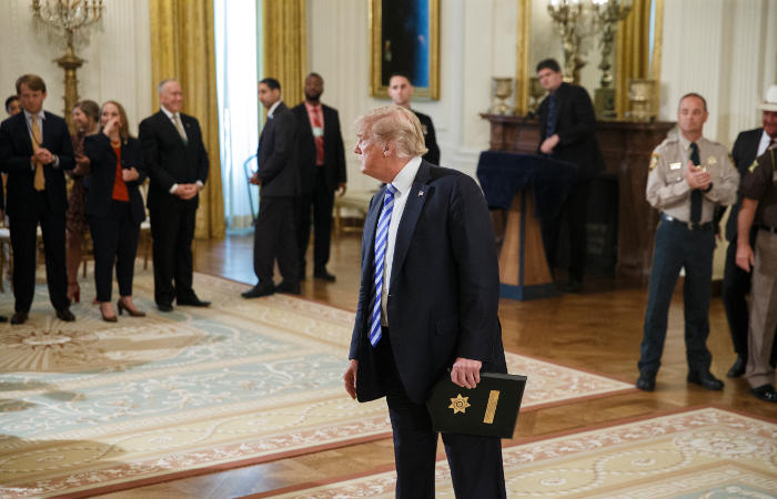 Трамп потребовал раскрыть автора публикации о противоречиях в Белом доме