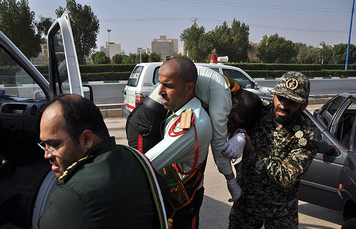 В результате нападения на военный парад в Иране погибли 10 человек