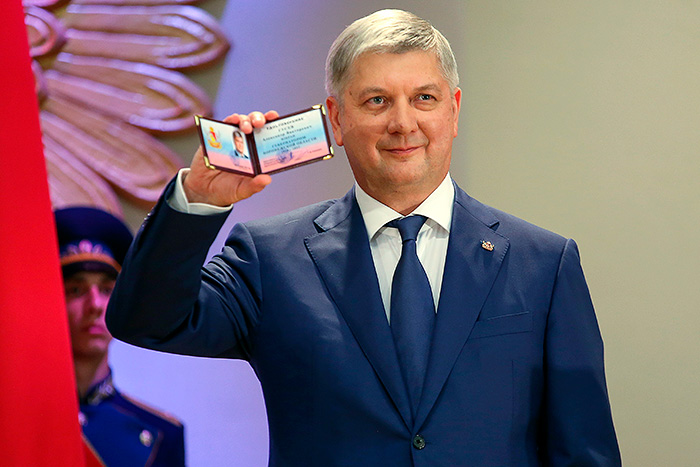 Воронежский губернатор назвал законной выплату своему заместителю 23 окладов