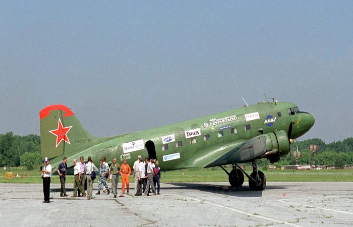 Авиаторы МЧС вывезли детали разбившегося в 40-х годах военного самолета