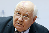 Горбачев назвал намерение США выйти из ДРСМД ошибкой, совершаемой "не от большого ума"