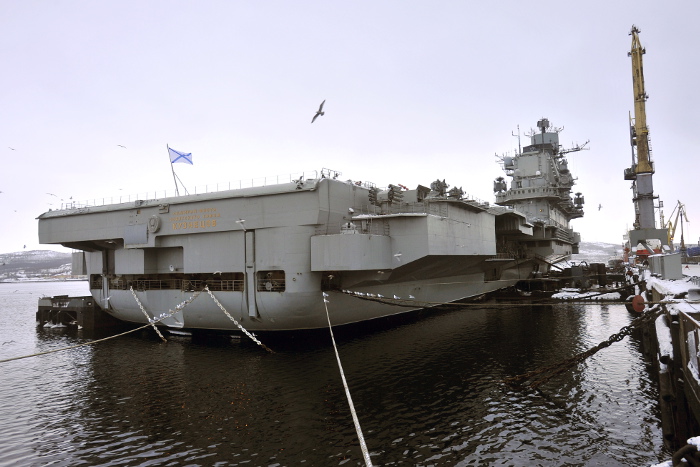 Во время ремонта на авианосце "Адмирал Кузнецов" произошла авария