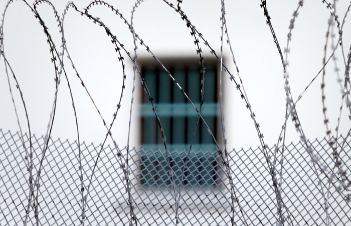 Прокурор потребовал 17 лет колонии для мужчины, отрубившего руки своей жене