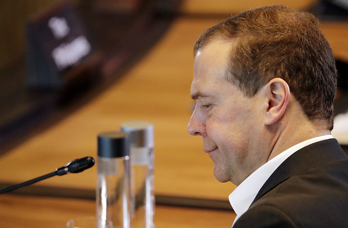 Медведев провел на полях саммита АТЭС краткую встречу с вице-президентом США