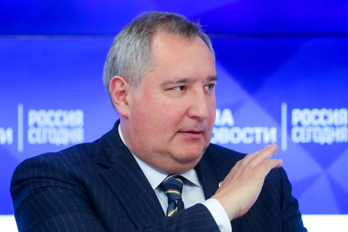 Рогозин отверг информацию о претензиях к США по поводу отверстия в "Союзе"