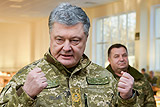 Порошенко заявил, что Россия разместила у границ Украины большую военную группировку