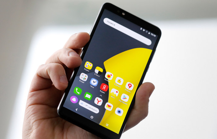 "Яндекс" представил собственный смартфон