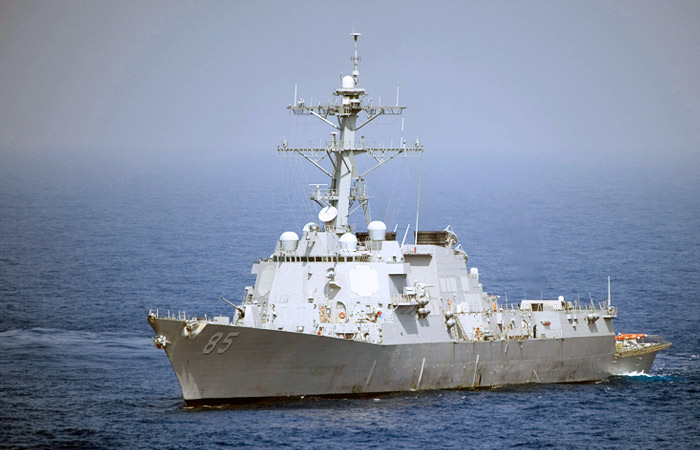 Подошедший к базе ВМФ РФ эсминец США удалился от границы России на 400 км