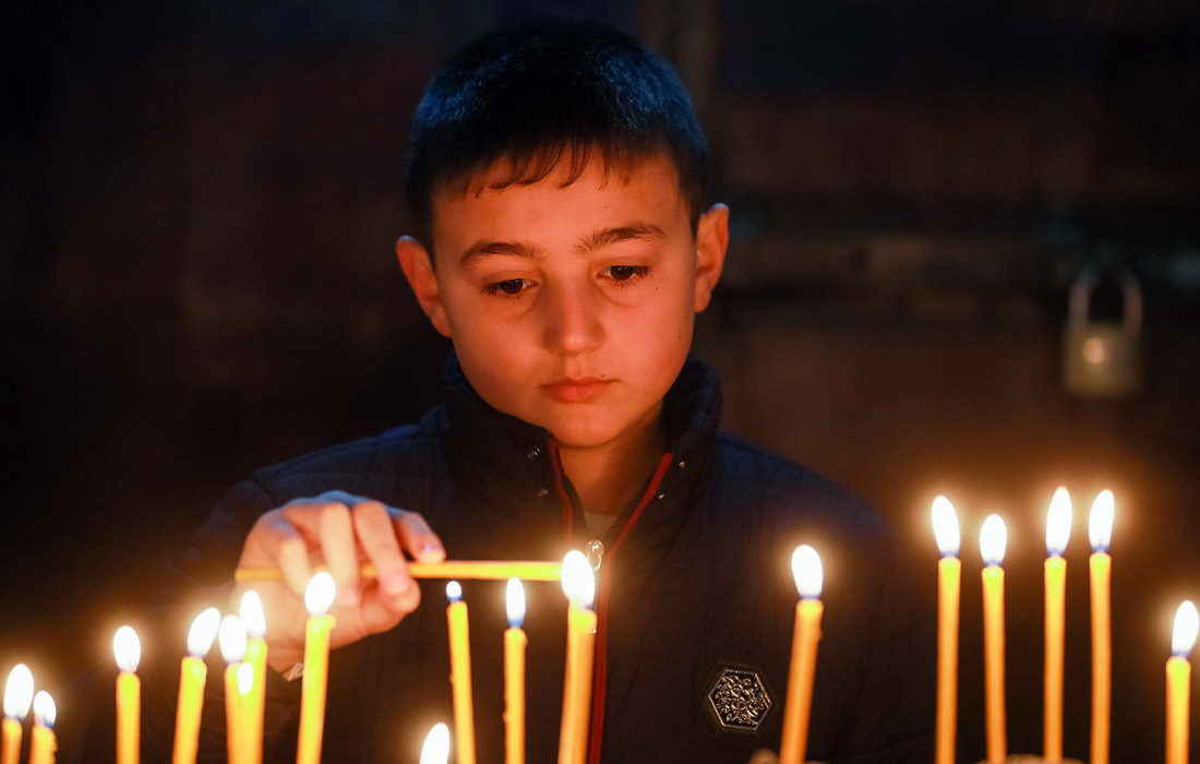 Траурные мероприятия, посвященные 30-й годовщине Спитакского землетрясения прошли в Армении. Природный катаклизм унес жизни более 25 тысяч человек.