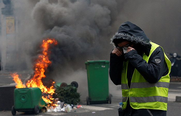 Полиция насчитала более 30 тыс. участников акций "желтых жилетов" во Франции