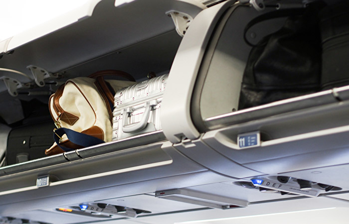 ВС не увидел угрозы для пассажиров в провозе вещей сверх ручной клади в салоне самолета