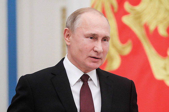 Путин заявил, что Конституция РФ не закостенелый, а развивающийся организм