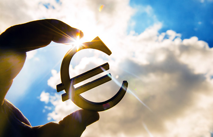 Евро превысил 79 рублей впервые с 18 сентября
