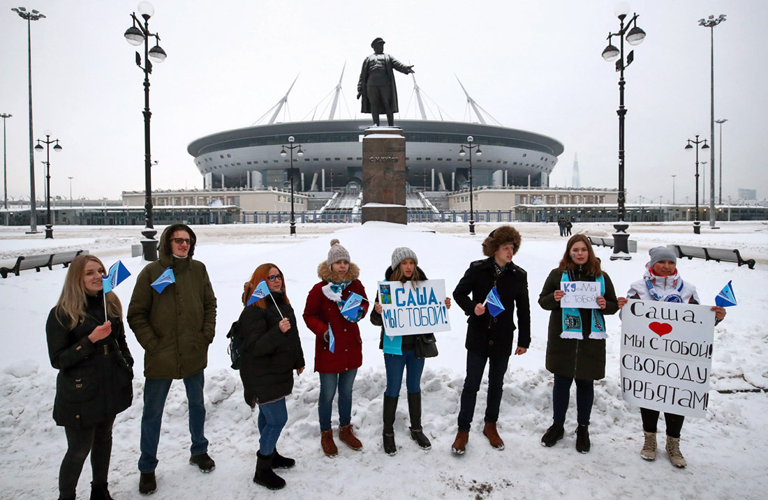 Акция в поддержку футболиста "Зенита" Александра Кокорина, его брата и игрока "Краснодара" Павла Мамаева в Санкт-Петербурге