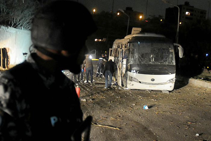 В результате взрыва автобуса у пирамид Гизы погибли два туриста из Вьетнама