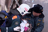 Под завалами дома в Магнитогорске нашли живого младенца