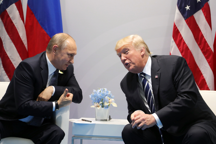 СМИ сообщили о сокрытии Трампом подробностей бесед с Путиным
