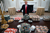 Из-за "шатдауна" Трампу пришлось заказать для приема в Белом доме еду из фастфуда