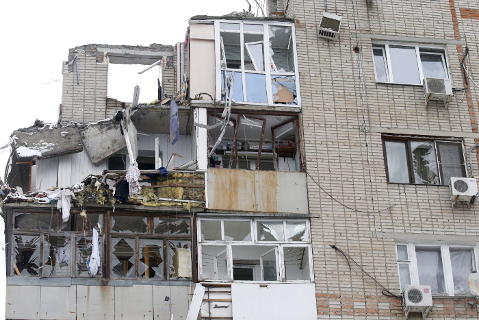 Власти согласились оплатить аренду квартир жильцам поврежденного дома в Шахтах