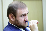 Задержанный сенатор Арашуков заявил, что плохо владеет русским языком