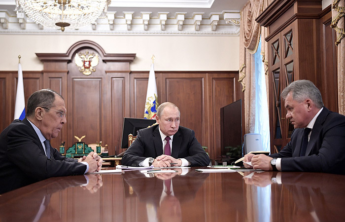 Путин поручил МИД и Минобороны не инициировать новые переговоры по теме разоружения