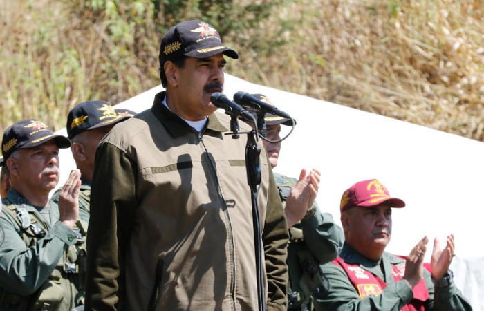 Мадуро предложил провести досрочные выборы в парламент