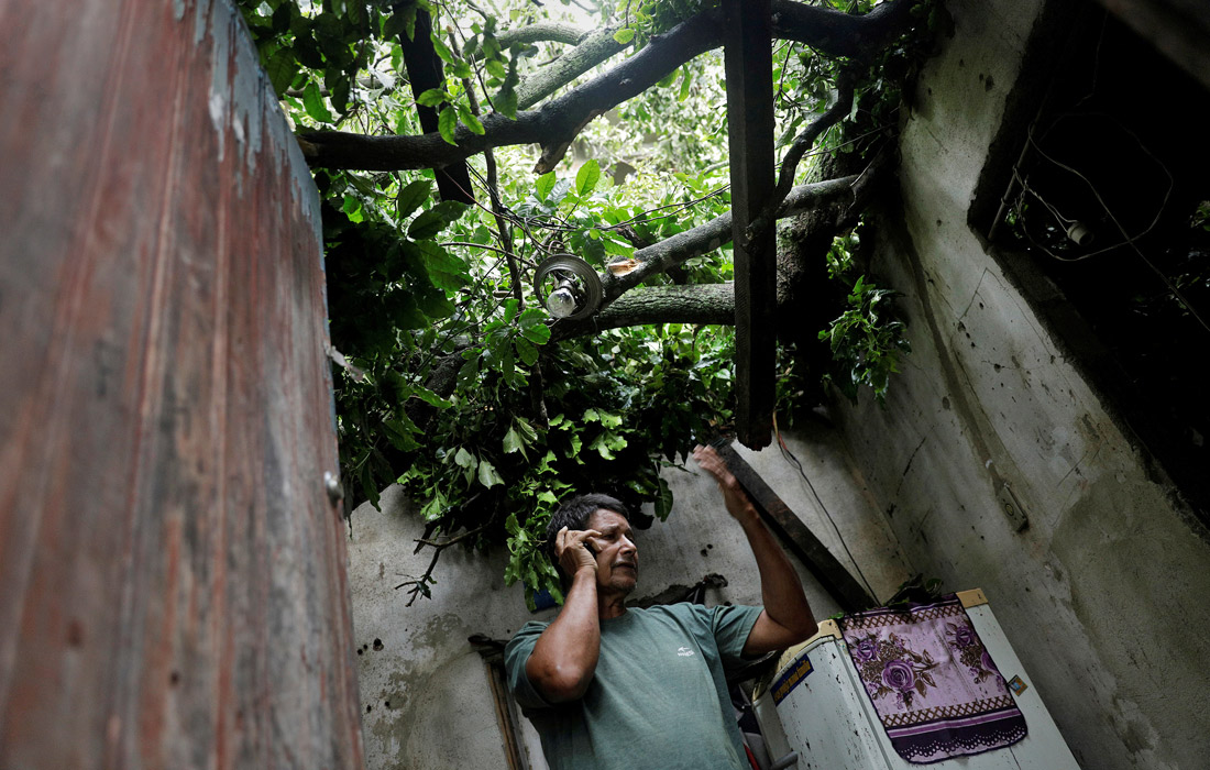 На Рио-де-Жанейро обрушились сильный дождь и ураганный ветер