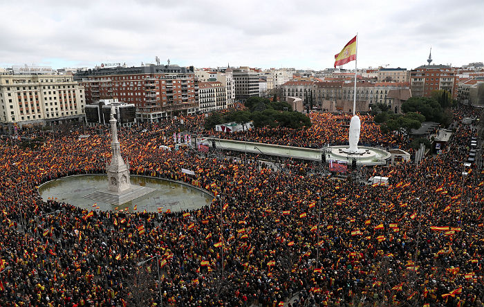 Правые вышли в Мадриде на митинг против диалога с властями Каталонии