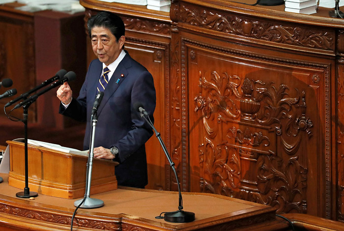 Абэ заявил, что Япония заключит мирный договор с РФ только после определения границы