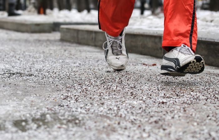 Синоптики предупредили москвичей о резком похолодании и сильной гололедице